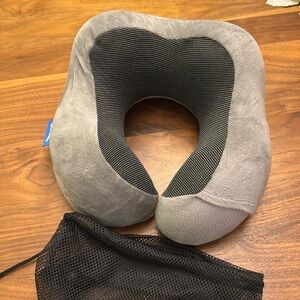 Cloudz comfort travel neck pillow